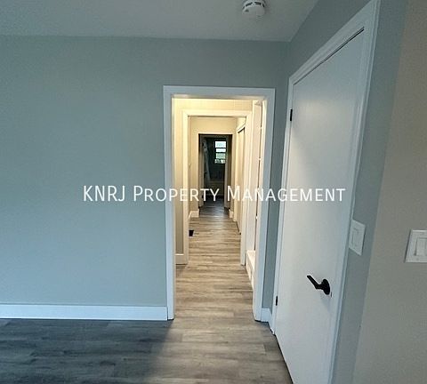 5th image of 164 Morland Ave #2