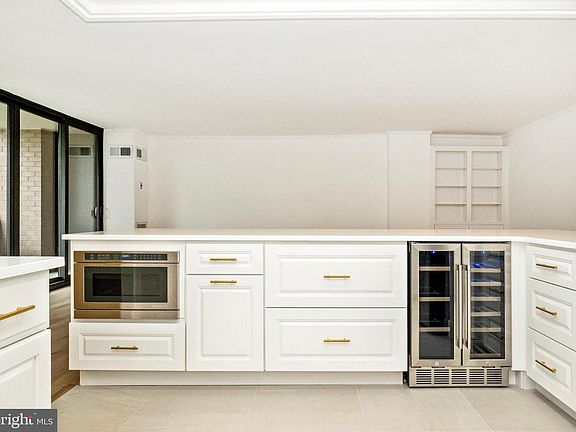 4th image of 4620 N Park Ave APT 902W