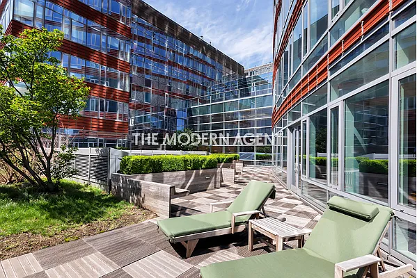 Rented by Level Group | media 15