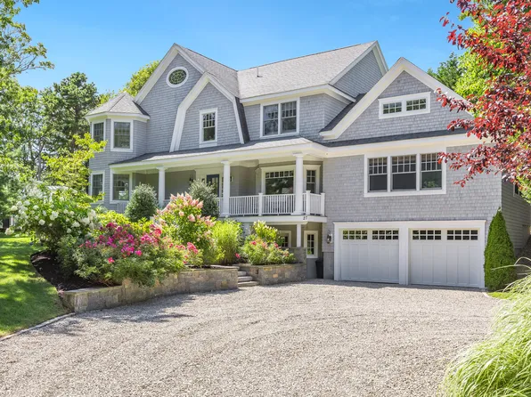 27 Prestwick Lane, Mashpee, MA 02649