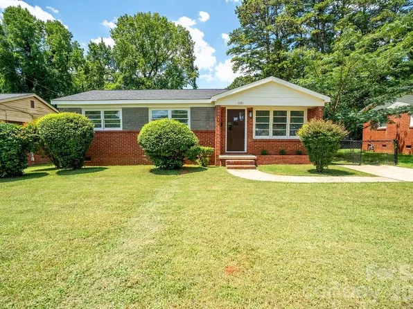 1351 Orvis St, Charlotte, NC 28216