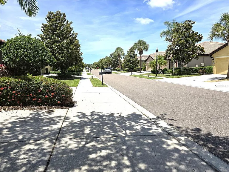 5646 Sunset Falls Dr — Photo 18