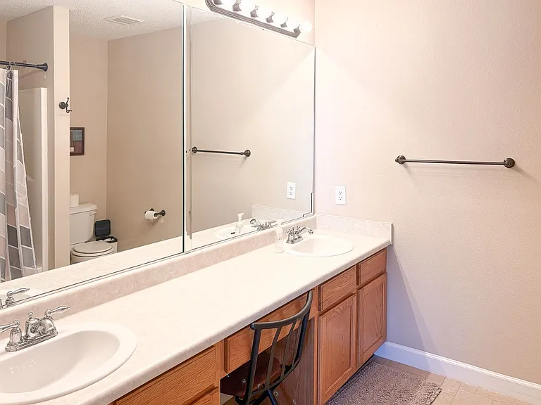 3533 S Glasgow Cir — Photo 18