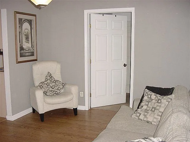 3 Merion Dr photo 1