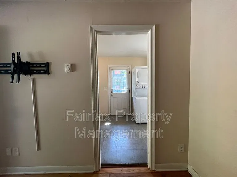 1935 Morehead Ave — Photo 7