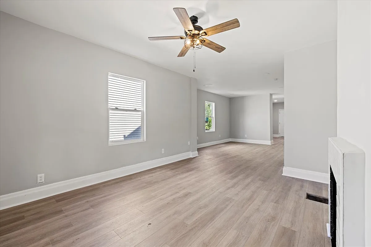 3 bed, 1.5 bath, 1350 sqft, $1,450 — Photo 4