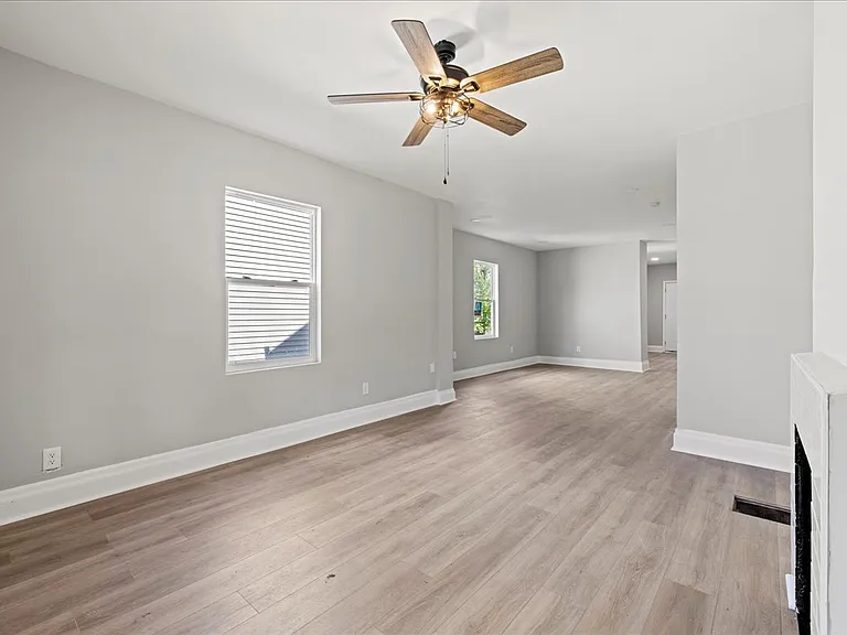 702 Berkeley Rd #702 — Photo 4