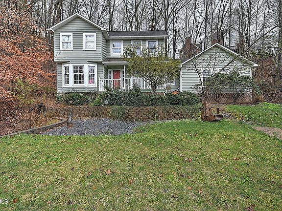 2nd image of 708 Woodgreen Ln