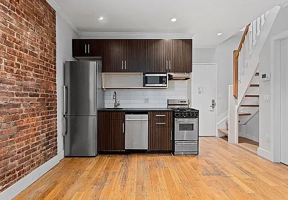 2nd image of 515 W 47th St #5BB