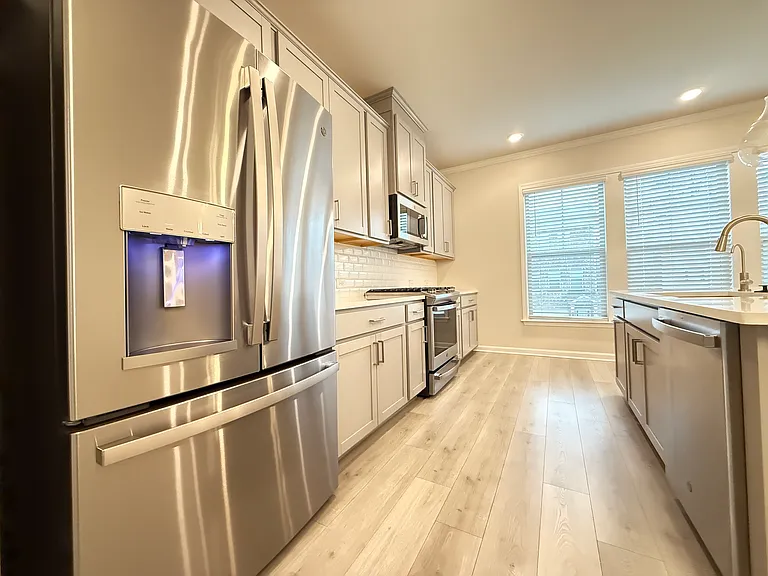 3756 Davis Cir — Photo 13