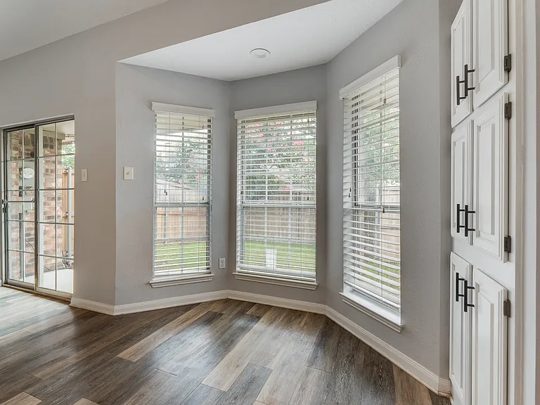 605 English Oak St — Photo 12