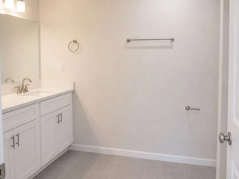 1501 NE 43rd Ter — Photo 13