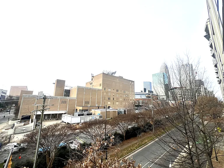 525 E 6th St #308 — Photo 6