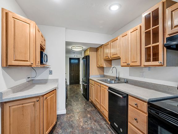 3rd image of 3221 Shadowbrook Cir