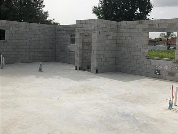 5th image of 165 Aurelia Ct