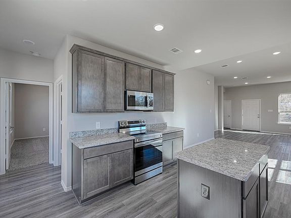 2nd image of 16718 Great Oaks Dr