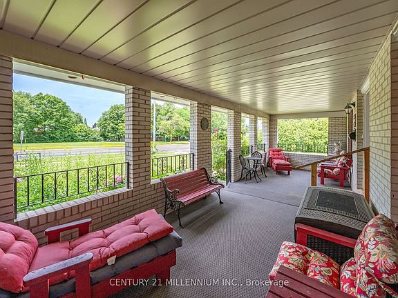 5th image of 683 Balmoral Dr