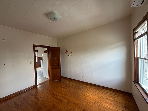 4th image of 10 Creston St #3