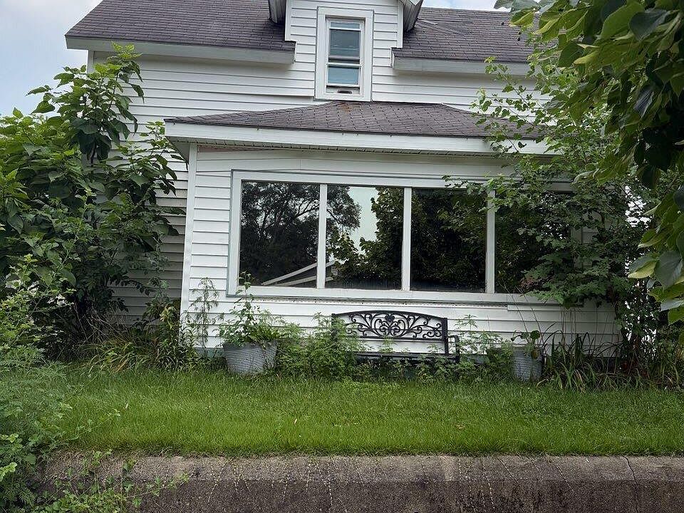 2nd image of 820 S 35th St
