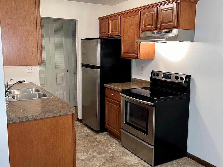 Four Seasons Estates — Photo 12