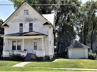 102 W Elm St, Strawberry Point, IA 52076