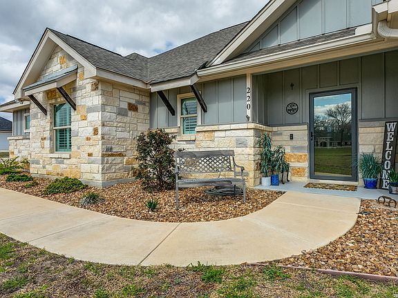 3rd image of 220 Cibolo Ridge