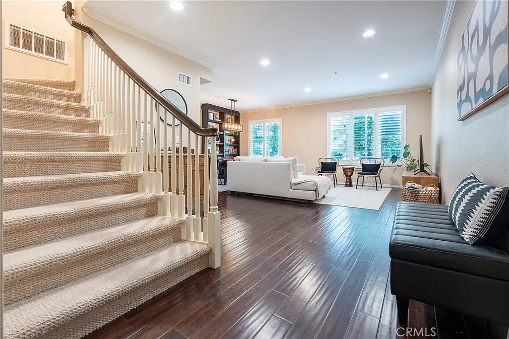 6020 Seabluff Dr — Photo 2