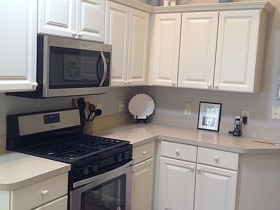 Tons of kitchen storage!