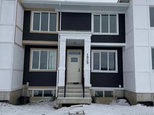 1929 W McCaskill Dr, Crossfield, AB T0M 0S0