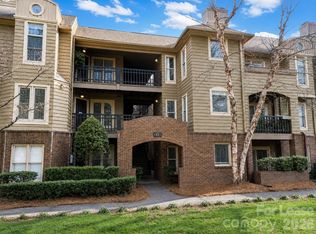 1109 E Morehead St APT 10, Charlotte, NC 28204