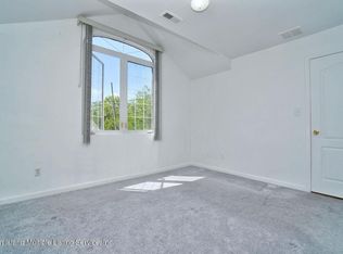 85 Comfort Ct, Staten Island, NY 10312