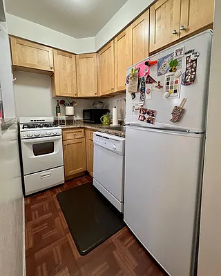 Rented by City Connections Realty | media 15