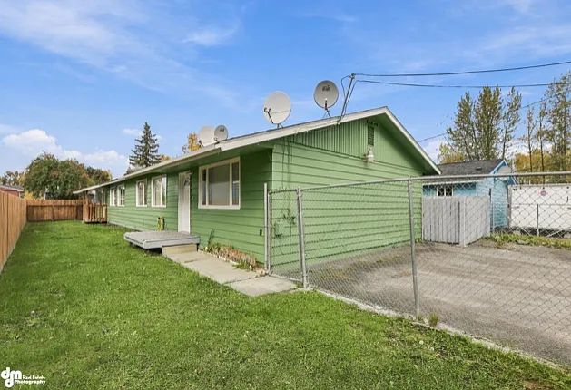3 bed, 1040 sqft, $2,000 — Photo 3