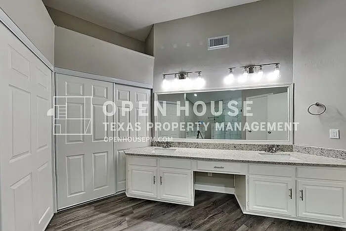 8607 Pines Place Dr — Photo 11