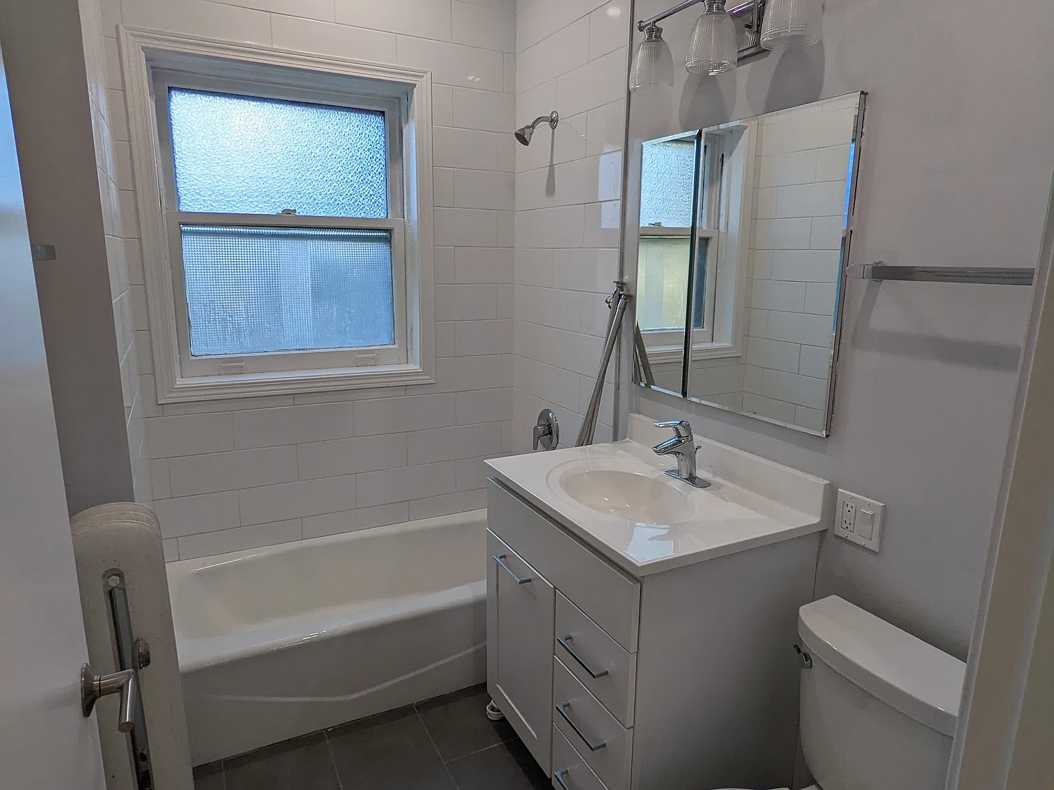 2 bed, 900 sqft, $3,300 — Photo 4