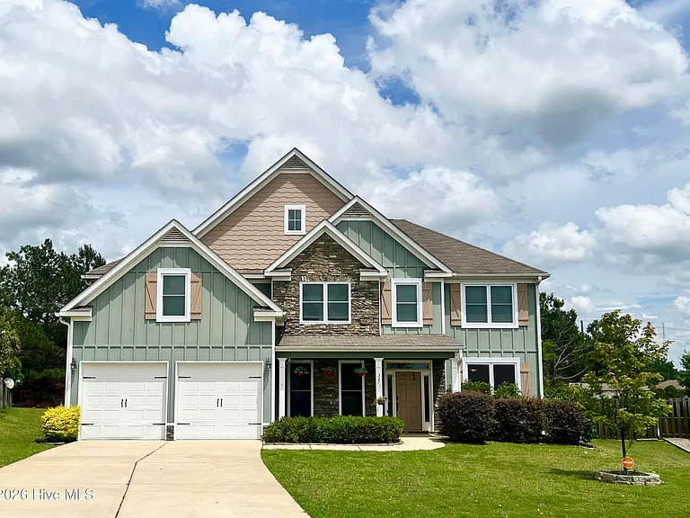 327 Clearwater Ln — Photo 1