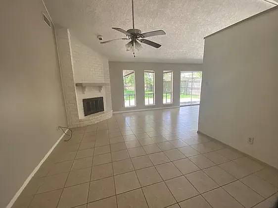 4111 Sleepy Hollow Ln — Photo 8