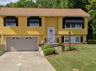 24880 Ridgeline Dr, Bedford Heights, OH