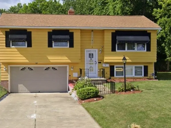 24880 Ridgeline Dr, Bedford Heights, OH 44146