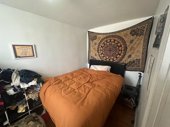 5227 35th St APT B3, Long Island City, NY 11101