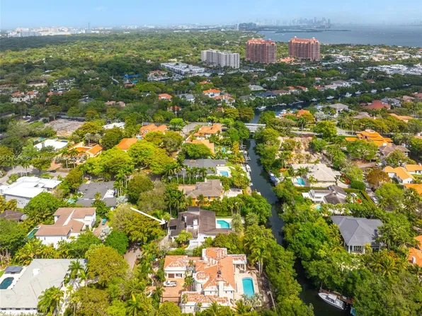 7233 Los Pinos Blvd, Coral Gables, FL 33143