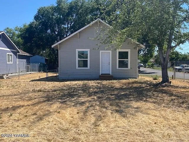 1402 E Viola Ave photo 1