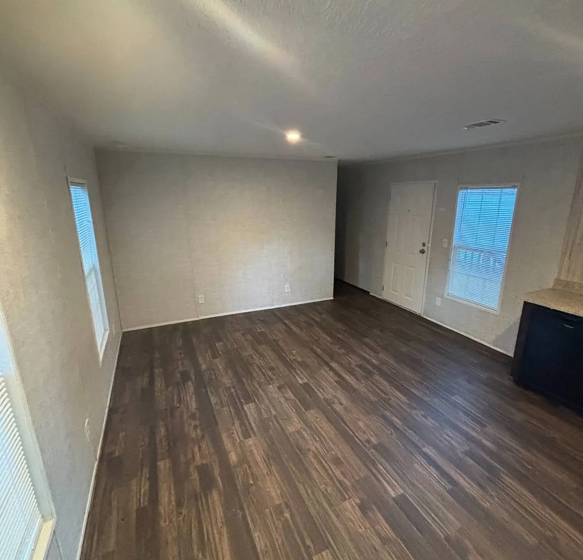 3 bed, 2.0 bath, 1056 sqft, $975 — Photo 4