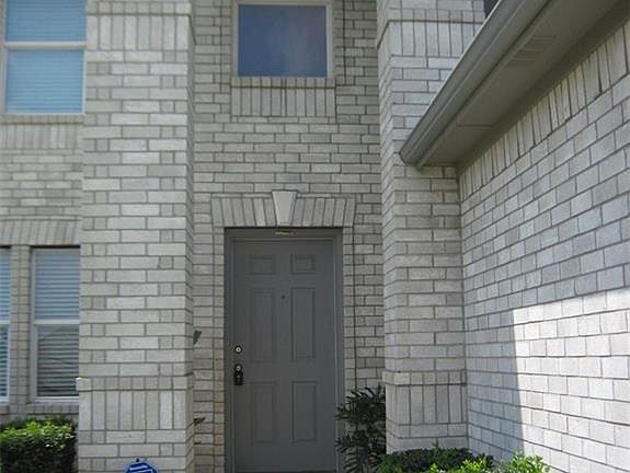 2nd image of 2420 Castle Pines Dr
