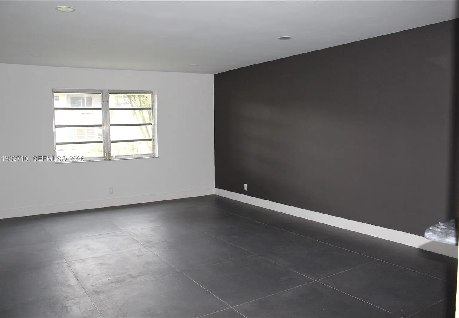 Oak Hills Condo No V — Photo 2
