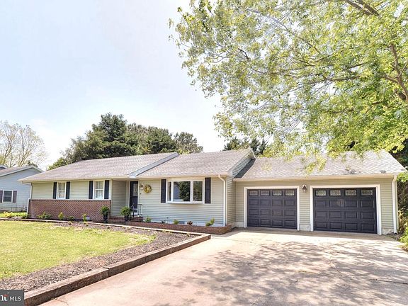 3rd image of 107 Dove Dr