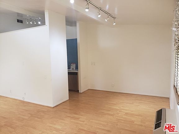 3rd image of 1414 N Fairfax Ave APT 204