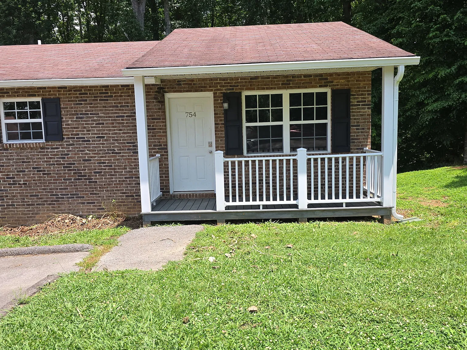 754 Vista Dr — Photo 1