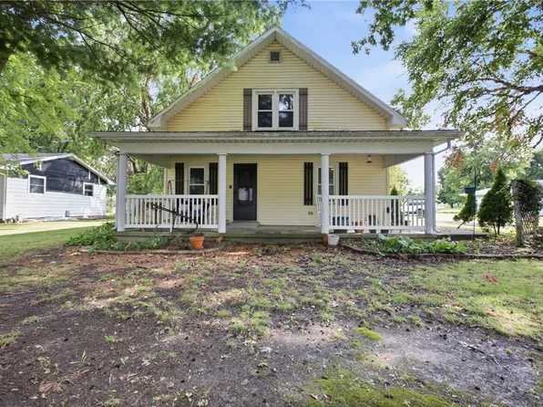 9 E Cedar St, Ashmore, IL 61912