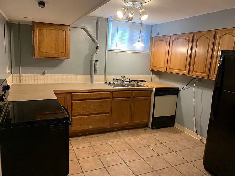 1422 W Oak St — Photo 16
